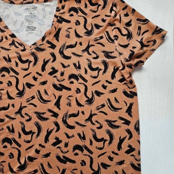 Nine West Shirt Womens XL Abstract Print Soft Spun Short Sleeve V-Neck Top - Picture 7 of 7